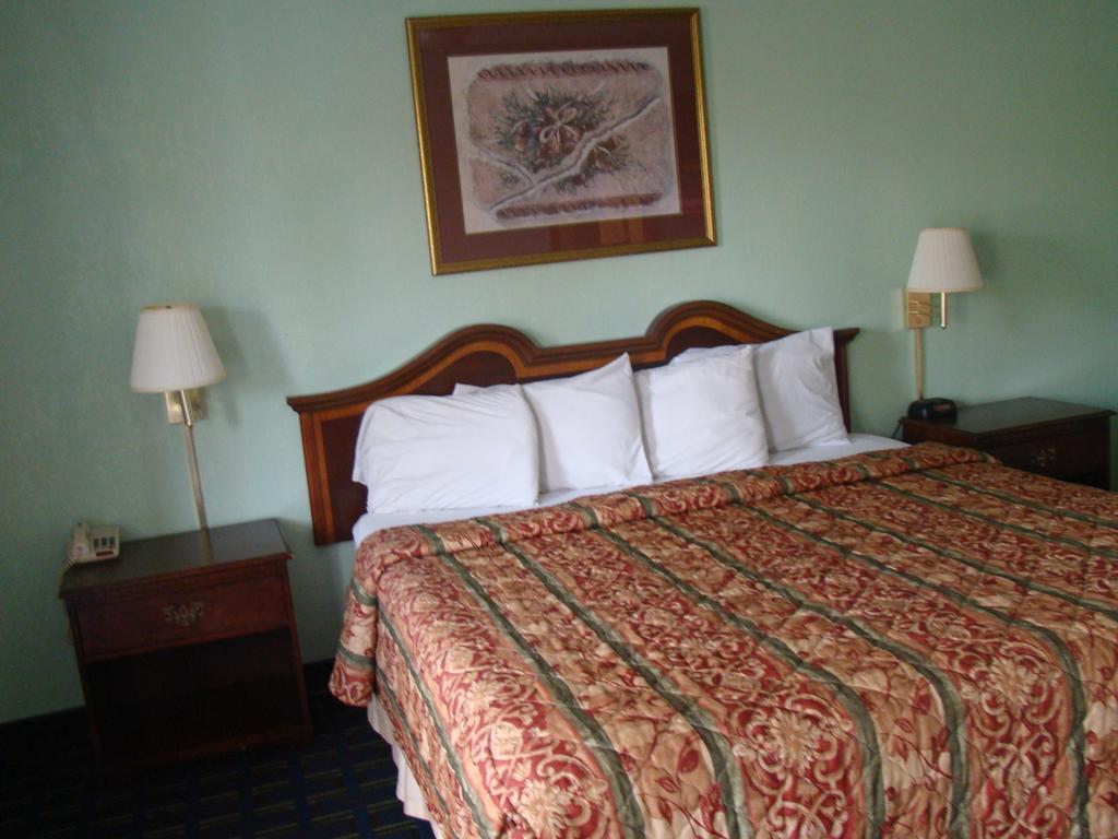 Budget Inn Mount Airy Номер фото